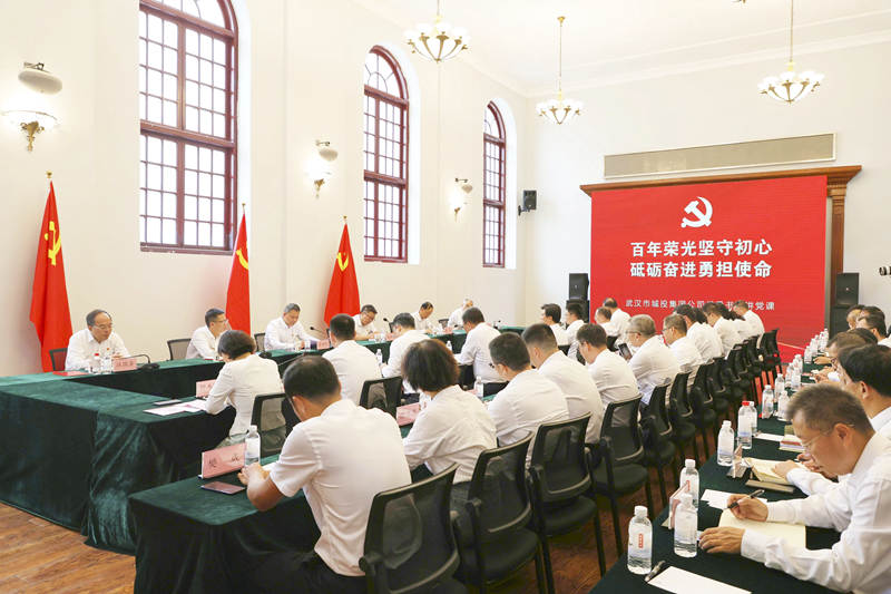 2023年7月1日，，市城投集团公司党委开展“七一”主题党日活动，，集团公司党委书记、董事长余新民现场教学党课。。。。。。.jpg