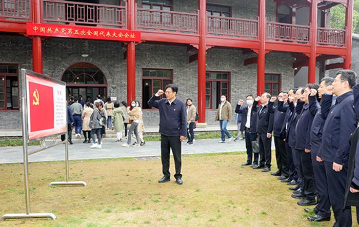 集团公司党委理论学习中心组开展专题党史学习-集团动态-武汉城投集团 